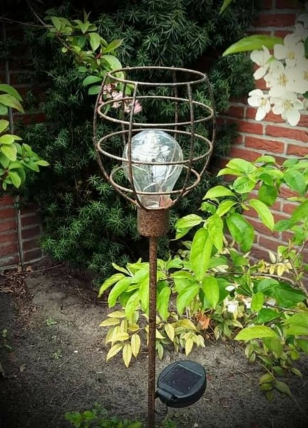 solar lamp roest staand